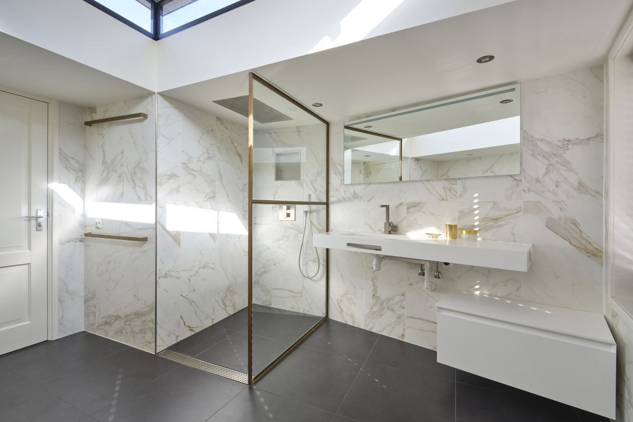 Afbeelding: Douche met verwarmend glas