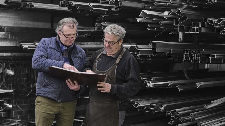 Een platgeslagen frikandel