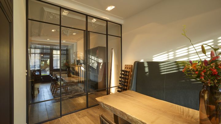 En-suite stalen deuren van nu